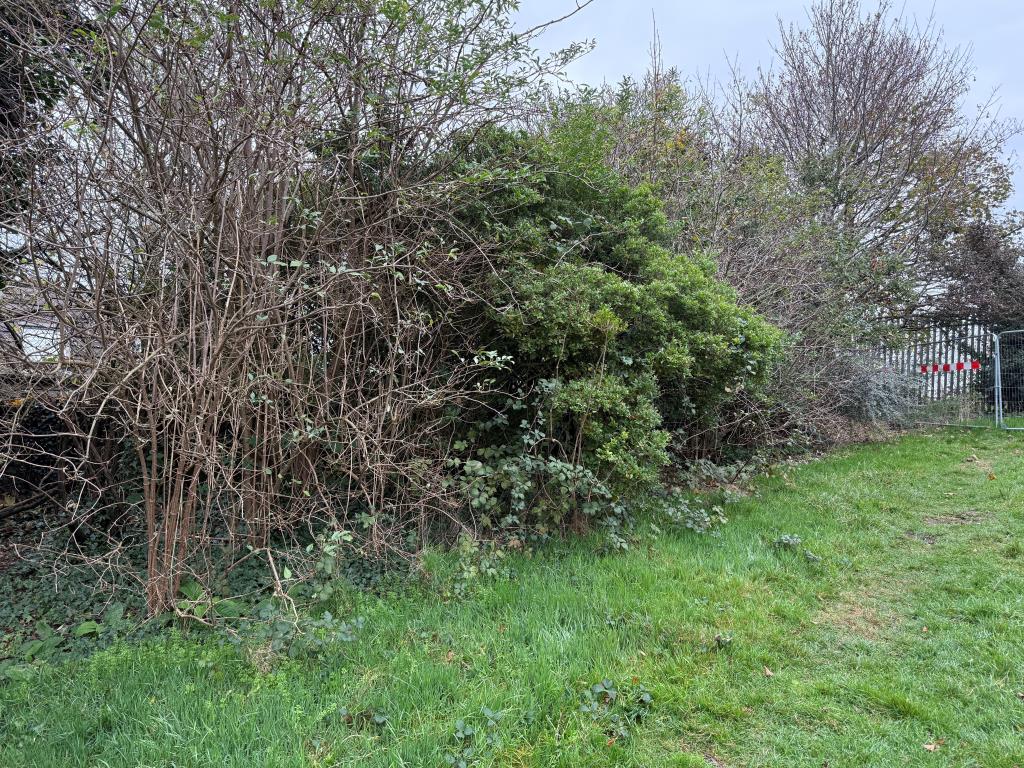 Lot: 90 - FORMER BUILDERS YARD WITH POTENTIAL (STNC) - Boundary to rear of site